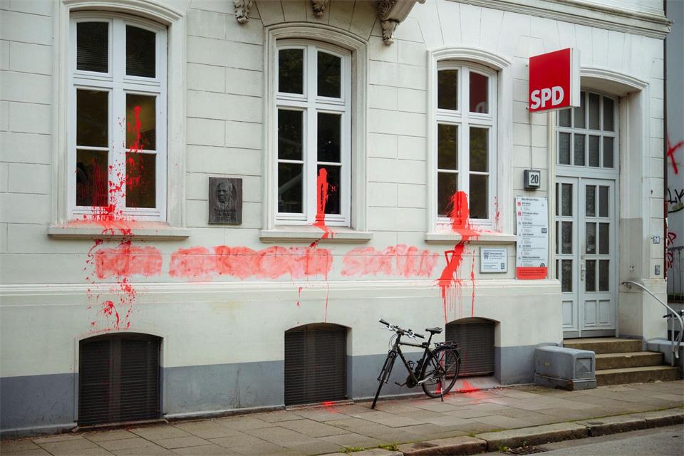 Bereits in der vergangenen Woche wurde die Fassade eines Hauses der SPD beschmiert. (Archivbild)Gregor Fischer/dpa