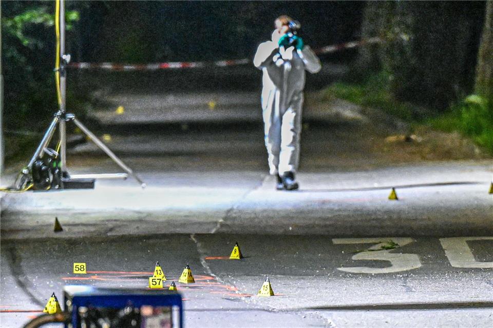 Bereits kurz nach den Schüssen in Göppingen laufen die Ermittlungen auf Hochtouren. Nun wurde ein Mann angeklagt. (Archivbild)Marius Bulling/dpa
