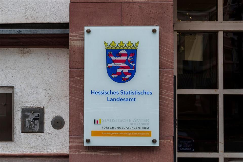 Bereits seit acht Jahrzehnten sammelt das Hessische Statistische Landesamt Daten aller Art. (Archivbild) Andreas Arnold/dpa