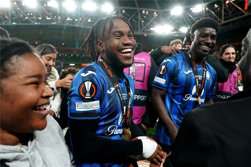 Bergamos Ademola Lookman feiert den Sieg nach dem Spiel.