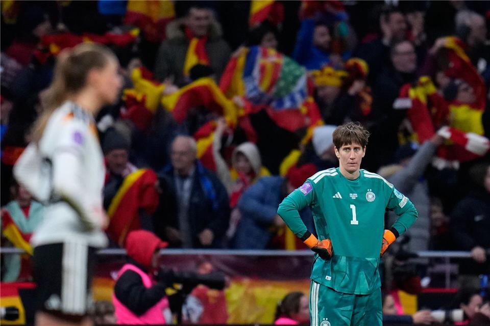 Berger bedient: Drei Gegentore kassierte die Torhüterin gegen Spanien.Manu Fernandez/AP/dpa