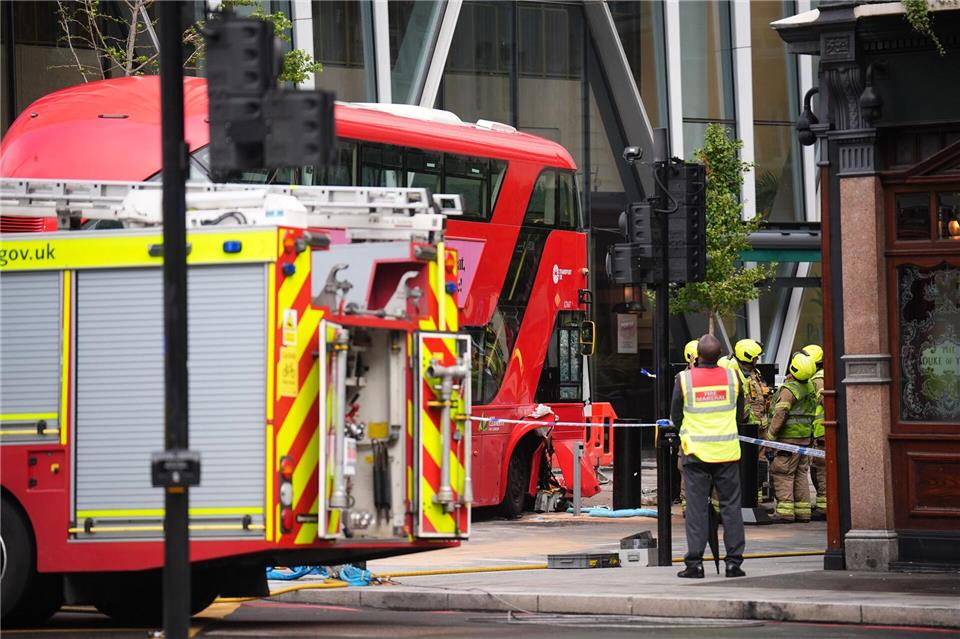 Berichte über Tote gab es zunächst keine, wie Scotland Yard bestätigte.James Manning/PA Wire/dpa