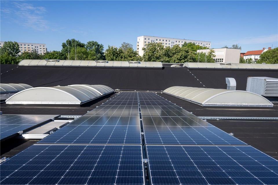 Berlin setzt beim Ausbau der Solarenergie verstärkt auf große Dächer. (Archivfoto)Monika Skolimowska/dpa