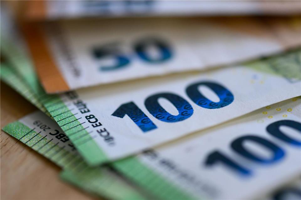 Berlin streicht Leistungsprämien in der Verwaltung Berlin spart an den Leistungsprämien für Beschäftigte in der Landesverwaltung. (Symbolbild)Hendrik Schmidt/dpa