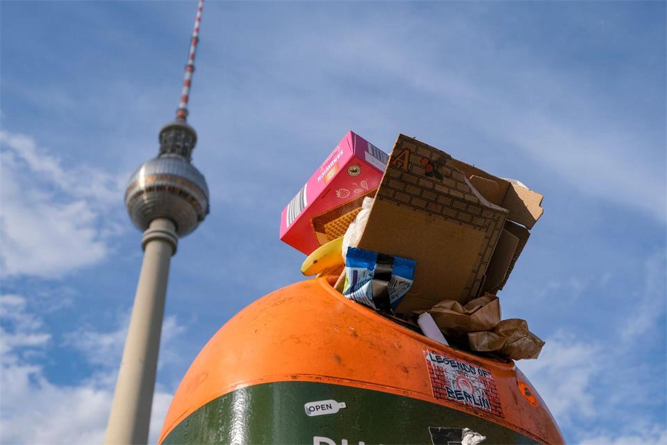 Berlin verliert einer Umfrage zufolge bei vielen Deutschen an Attraktivität. (Archivbild)Jens Kalaene/dpa