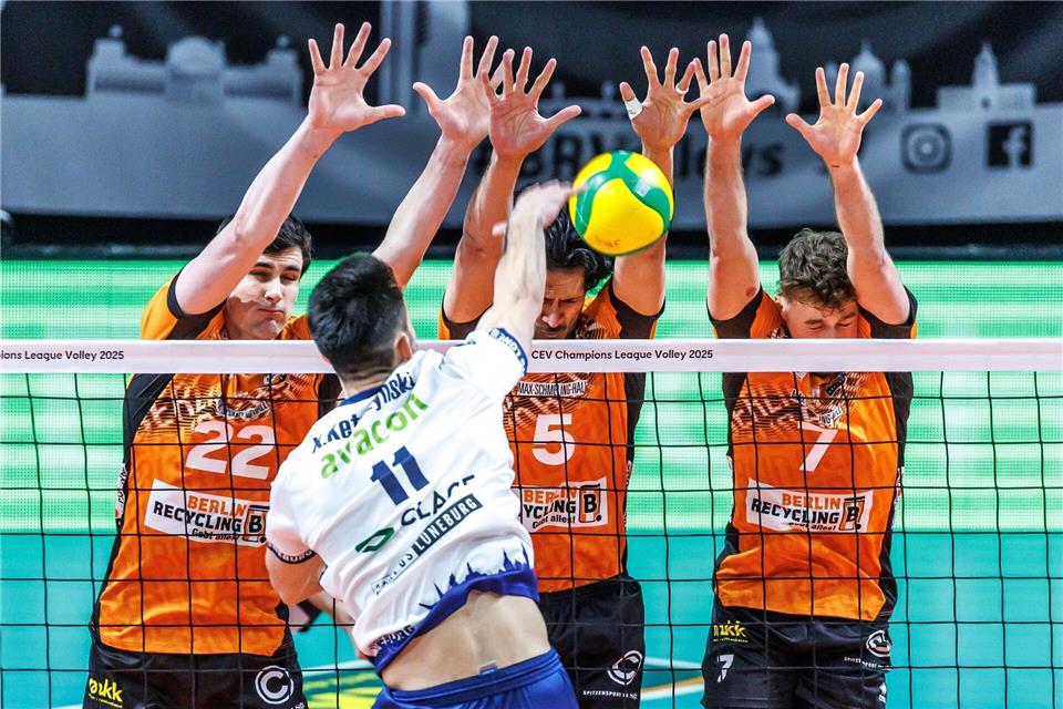 Berliner Dreierblock gegen LüneburgAndreas Gora/dpa