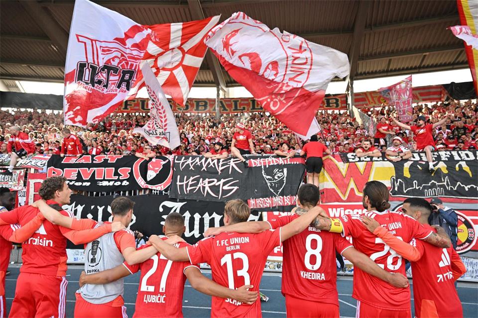 Berliner Jubel in Braaunschweig. Swen Pförtner/dpa