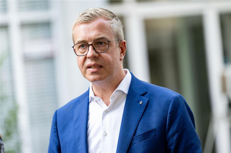 Berlins CDU-Spitzenkandidat Stefan Evers hält es für schwierig, in der Debatte um Leihmutterschaft Position zu beziehen. (Archivfoto)  Fabian Sommer/dpa