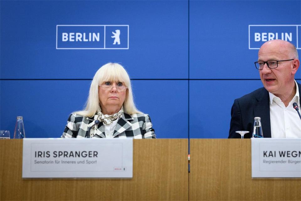 Berlins Innensenatorin Iris Spranger (SPD) informierte gemeinsam mit Bürgermeister Kai Wegner (CDU) über den aktuellen Stand nach dem Hackerangriff. Bernd von Jutrczenka/dpa