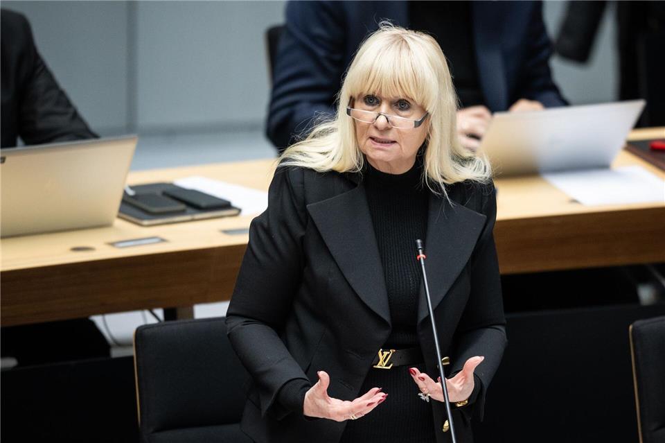 Berlins Innensenatorin Iris Spranger (SPD) kündigt eine Pressekonferenz zum Angriff auf den CSD an. (Archivbild)Hannes P Albert/dpa