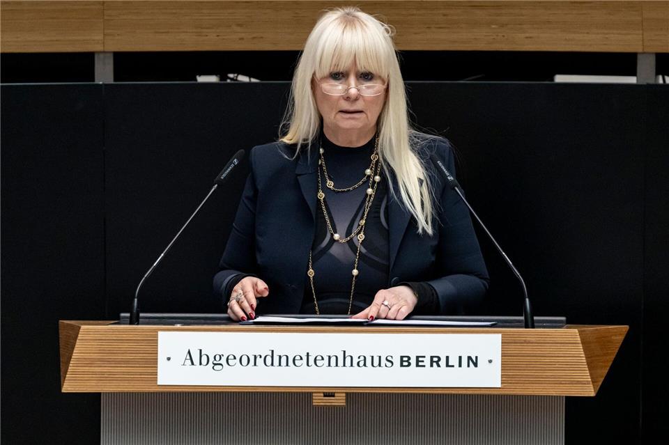 Berlins Innensenatorin Iris Spranger (SPD) sieht bei der Drohnenabwehr Handlungsbedarf.  Fabian Sommer/dpa