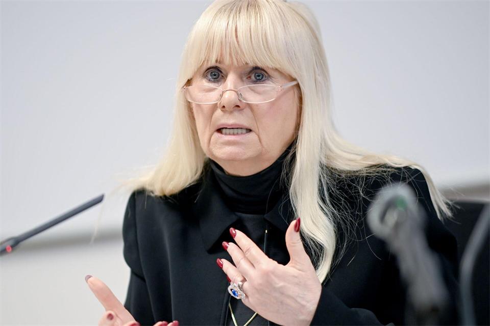 Berlins Innensenatorin Iris Spranger (SPD) warnt vor der Gefahr von Desinformationen im Vorfeld der Abgeordnetenhauswahl. (Archivbild) Britta Pedersen/dpa