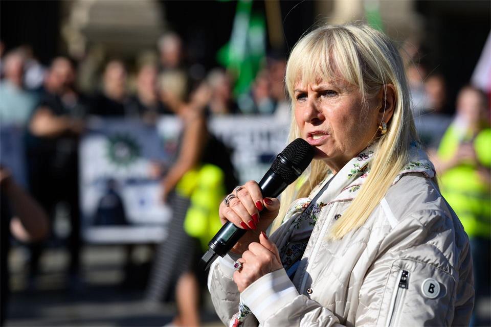 Berlins Innensenatorin Iris Spranger hat eine klare Botschaft an die Hacker, die den Senat versuchen zu erpressen. (Archivbild)Bernd von Jutrczenka/dpa