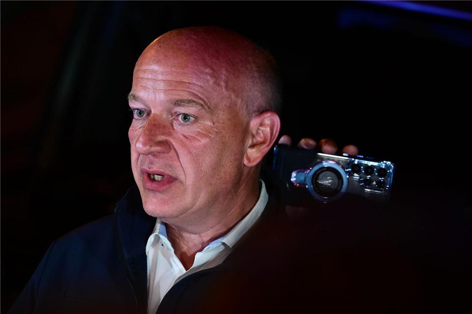 Berlins Regierender Bürgermeister Kai Wegner (CDU) äußerte sich ebenso wie zahlreiche weitere Politiker bestürzt über den Angriff am Rande des CSD.   Fabian Sommer/dpa