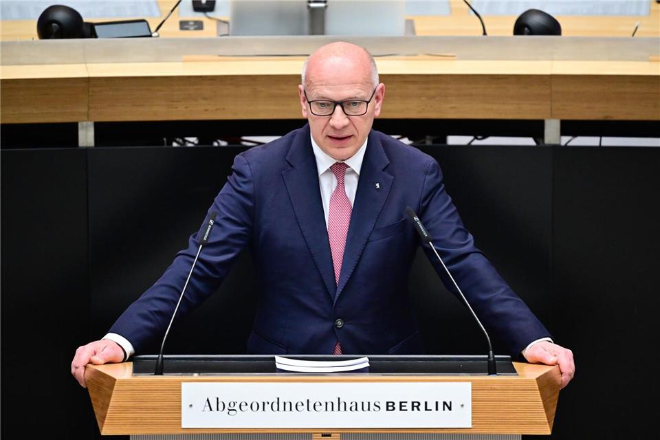 Berlins Regierender Bürgermeister Kai Wegner (CDU) betont, nichts von einer Liste mit Fördervorschlägen für Projekte gegen Antisemitismus gewusst zu haben. Sebastian Christoph Gollnow/dpa