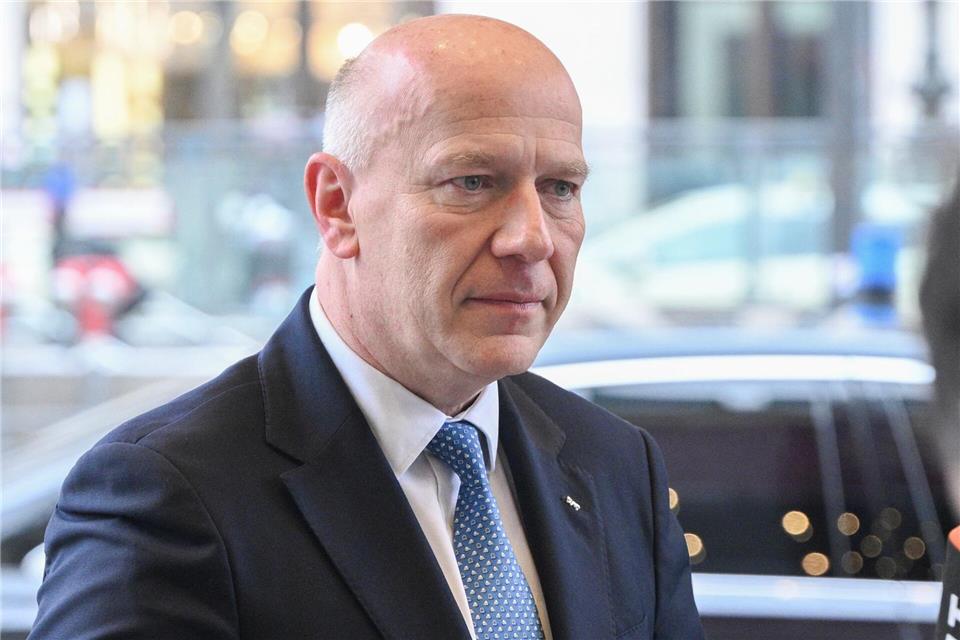 Berlins Regierender Bürgermeister Kai Wegner (CDU) fliegt zu den Olympischen Winterspielen in Italien. (Archivbild)Jens Kalaene/dpa