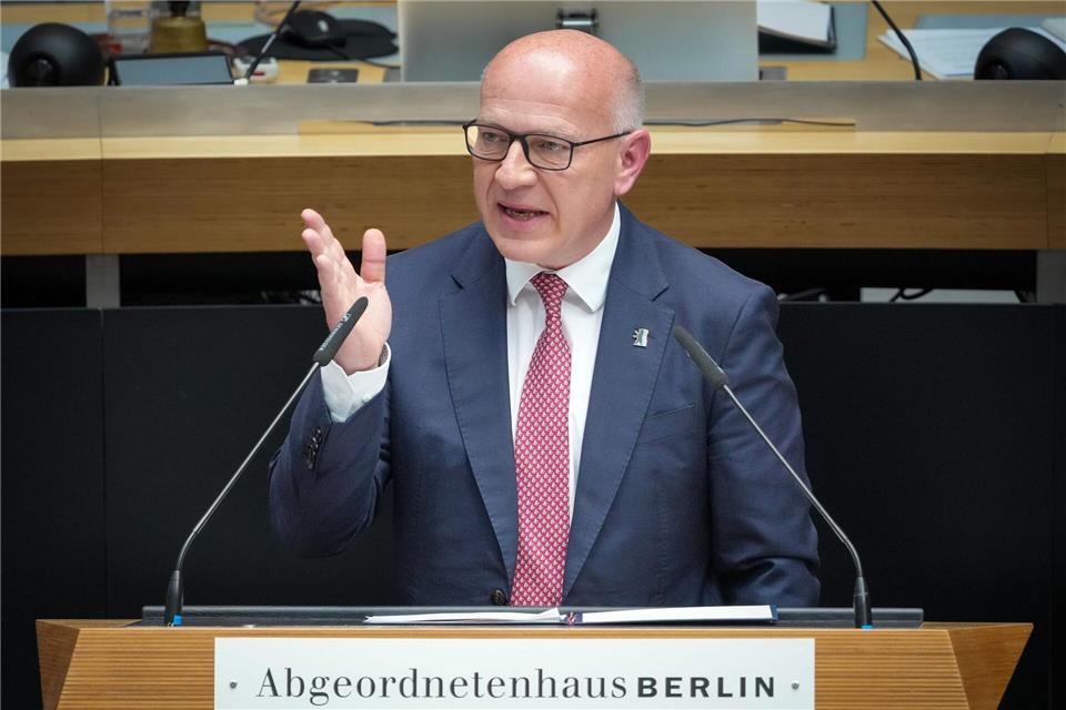 Berlins Regierender Bürgermeister Kai Wegner (CDU) hat Kritik der Grünen im Landesparlament zurückgewiesen. Soeren Stache/dpa