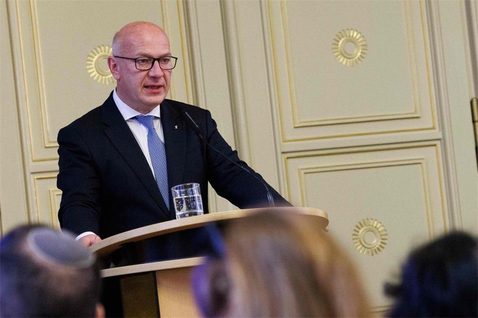 Berlins Regierender Bürgermeister Kai Wegner (CDU) hat dazu aufgerufen, sich Antisemitismus entschieden entgegenzustellen. Carsten Koall/dpa