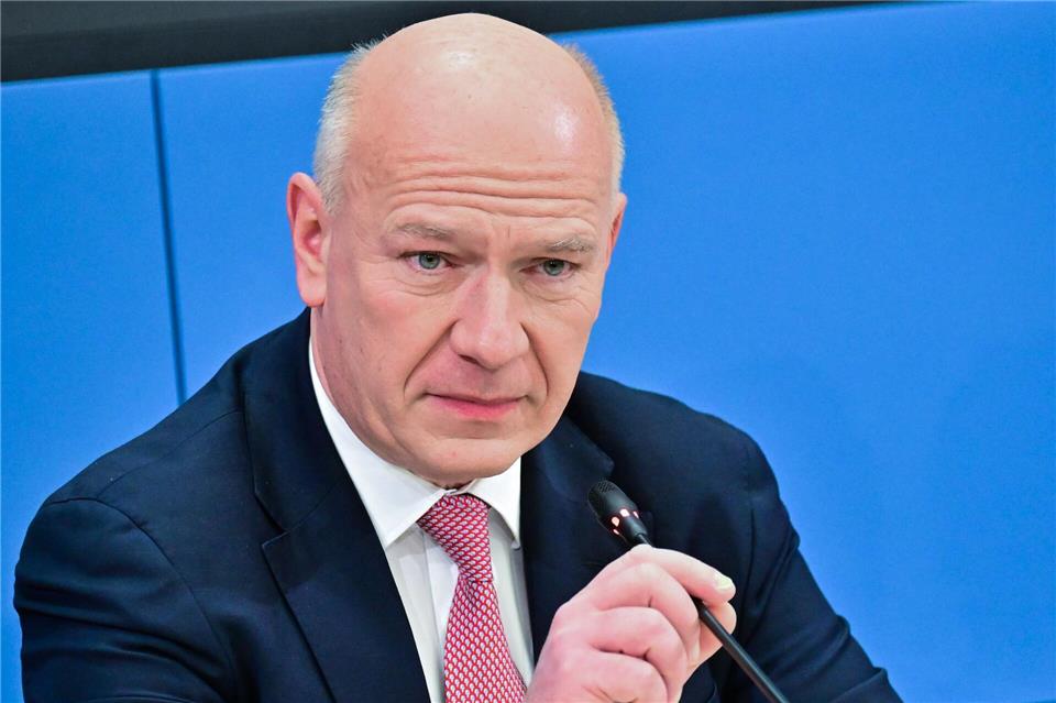 Berlins Regierender Bürgermeister Kai Wegner (CDU) lobt die Pläne für Silvester am  Brandenburger Tor.Sebastian Christoph Gollnow/dpa