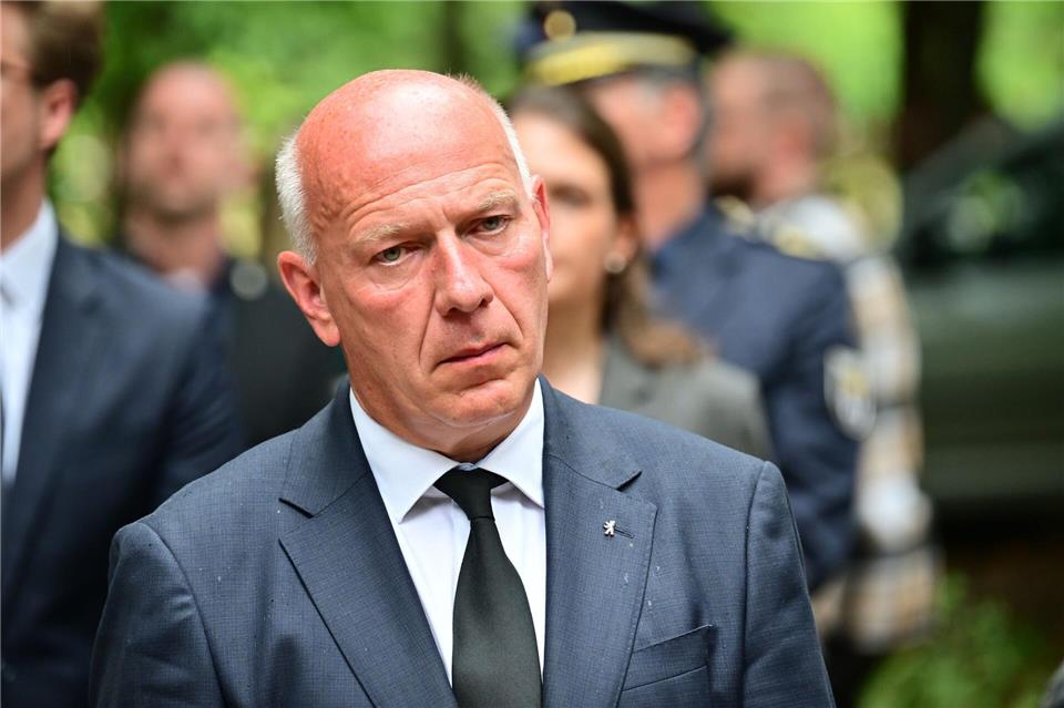 Berlins Regierender Bürgermeister Kai Wegner (CDU) lobt nach dem Terroranschlag am Rande des Christopher Street Day Polizei, Rettungskräfte und Veranstalter.Sebastian Gollnow/dpa