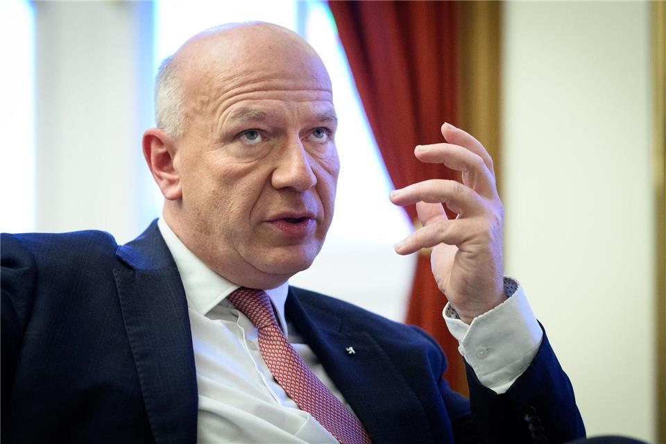 Berlins Regierender Bürgermeister Kai Wegner (CDU) sagt Silvester-Chaoten den Kampf an. (Archivbild) Bernd von Jutrczenka/dpa