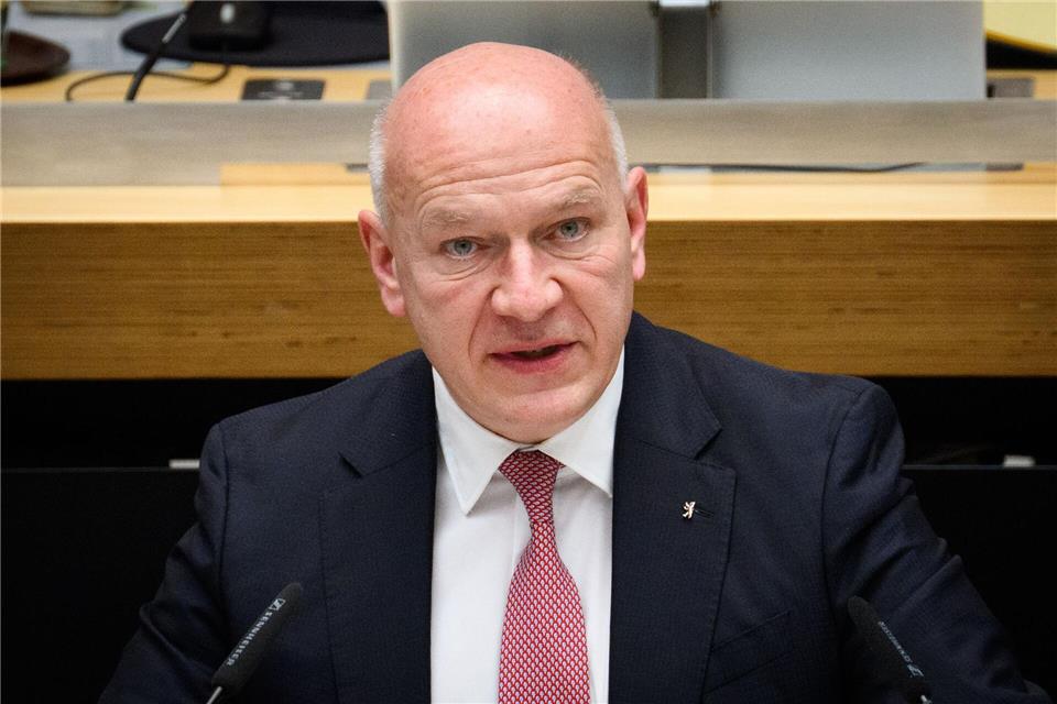 Berlins Regierender Bürgermeister Kai Wegner (CDU) sprach im Abgeordnetenhaus lange über das Krisenmanagement während des Stromausfalls.  Bernd von Jutrczenka/dpa