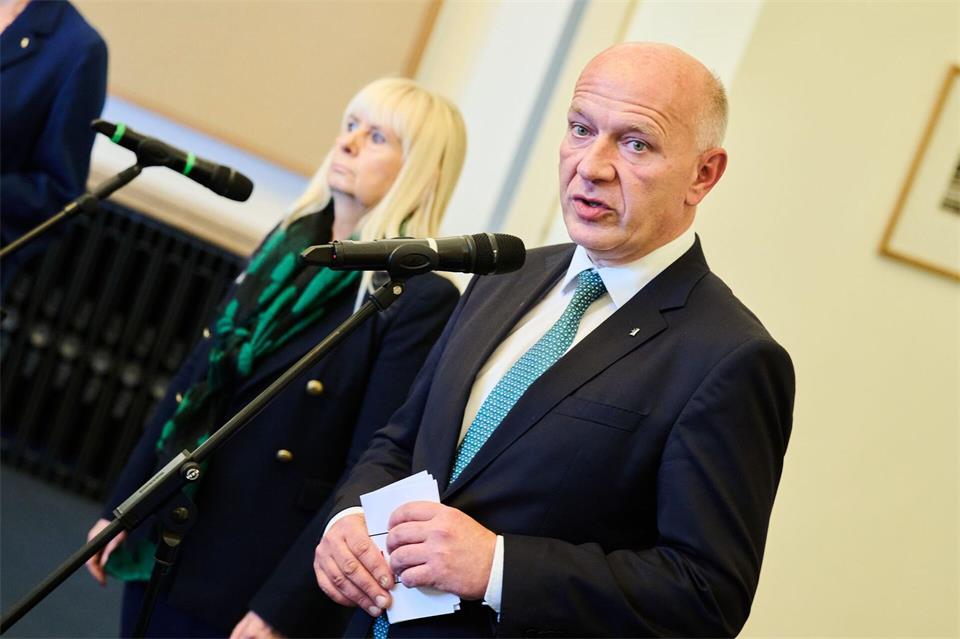 Berlins Regierender Bürgermeister Kai Wegner (CDU) und Innensenatorin Iris Spranger (SPD) informierten über den Erpressungsversuch gegen das Land Berlin. Annette Riedl/dpa