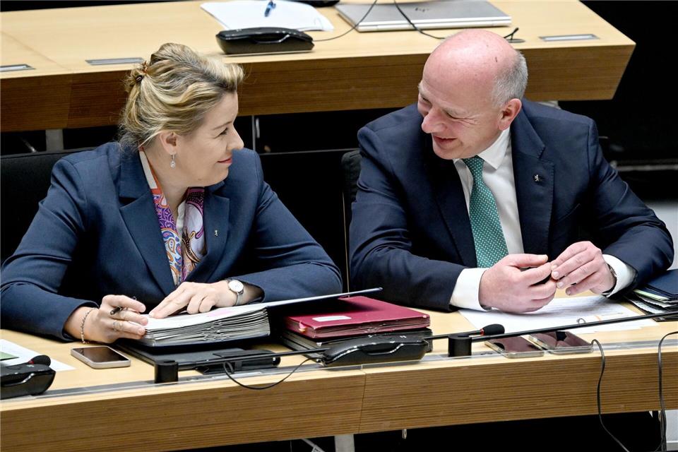 Berlins Regierender Bürgermeister Kai Wegner (CDU) und Wirtschaftssenatorin Franziska Giffey (SPD) sind beim Thema Bewerbung um die Weltausstellung Expo 2035 unterschiedlicher Ansicht. (Archivbild) Britta Pedersen/dpa