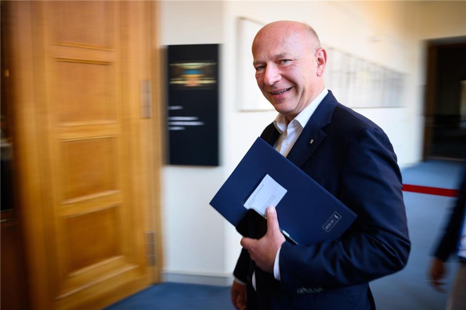 Berlins Regierender Bürgermeister Kai Wegner (CDU) will seine Besuche in allen Berliner Bezirken fortsetzen. (Archivbild)Bernd von Jutrczenka/dpa