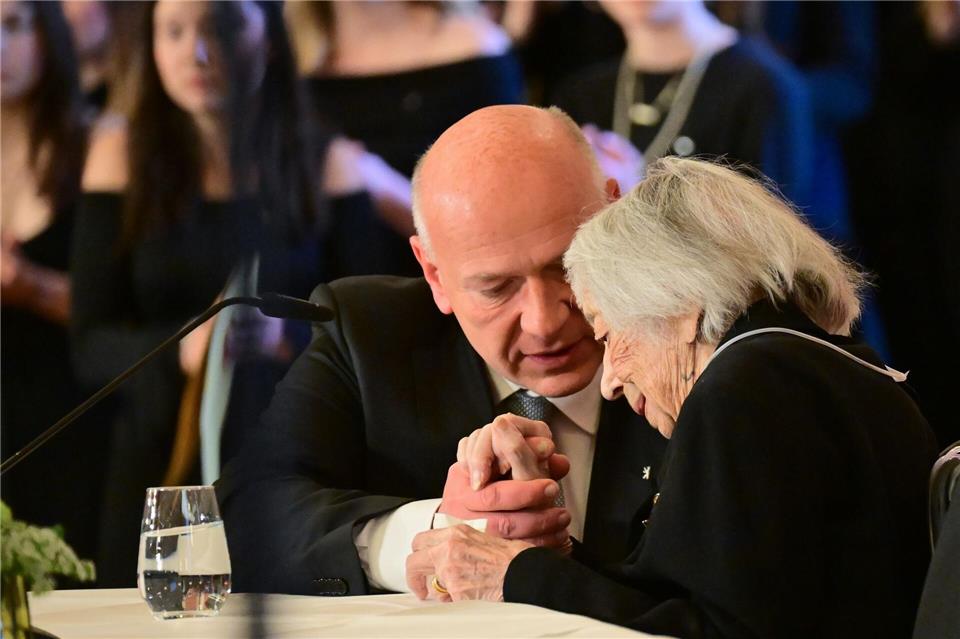 Berlins Regierender Bürgermeister und Margit Friedländer. (Foto Archiv)Sebastian Christoph Gollnow/dpa