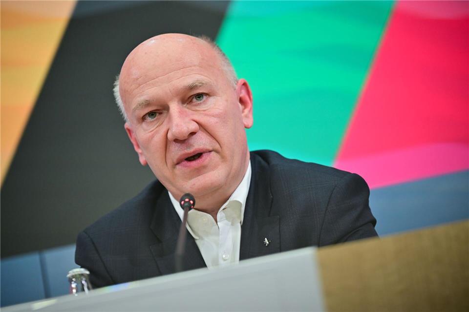 Berlins Regierender Bürgermeister wirft der Initiative „Berlin autofrei“ vor, die wirtschaftlichen und gesellschaftlichen Folgen ihrer Forderungen auszublenden. (Archivbild)Sebastian Gollnow/dpa