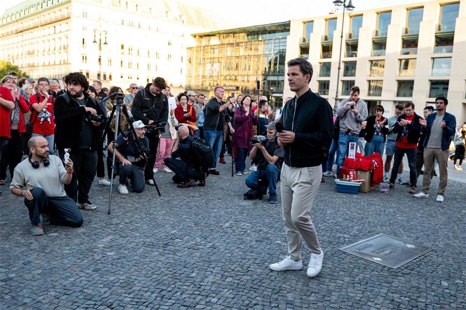 Berlins SPD-Spitzenkandidat Steffen Krach appelliert an CDU und Linke in Sachsen-Anhalt, miteinander zu sprechen. Fabian Sommer/dpa