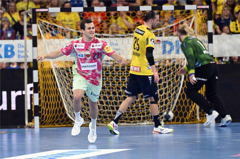 Berlins Tim Freihöfer darf jubeln. Uli Deck/dpa