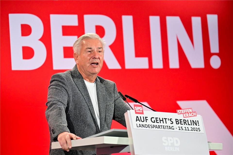 Berlins früherer Regierender Bürgermeister Klaus Wowereit ist stolz auf die Wirkung, die sein berühmter Satz „Ich bin schwul.....“ nach 2001 entfaltete. (Archivbild)Sebastian Christoph Gollnow/dpa