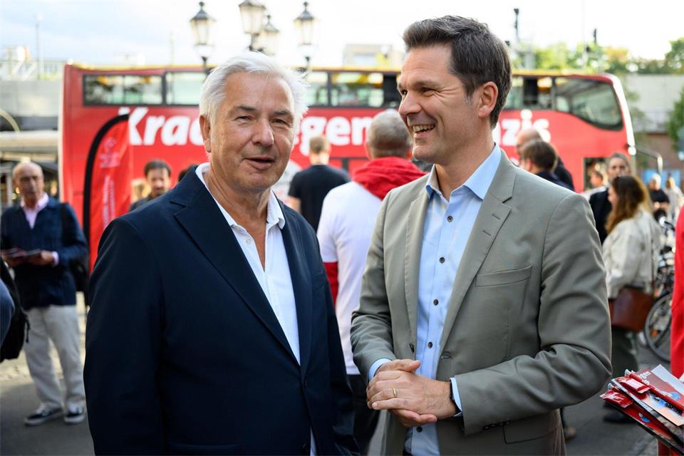 Berlins früherer Regierender Bürgermeister Klaus Wowereit tritt für den SPD-Spitzenkandidaten Krach auf.  Bernd von Jutrczenka/dpa