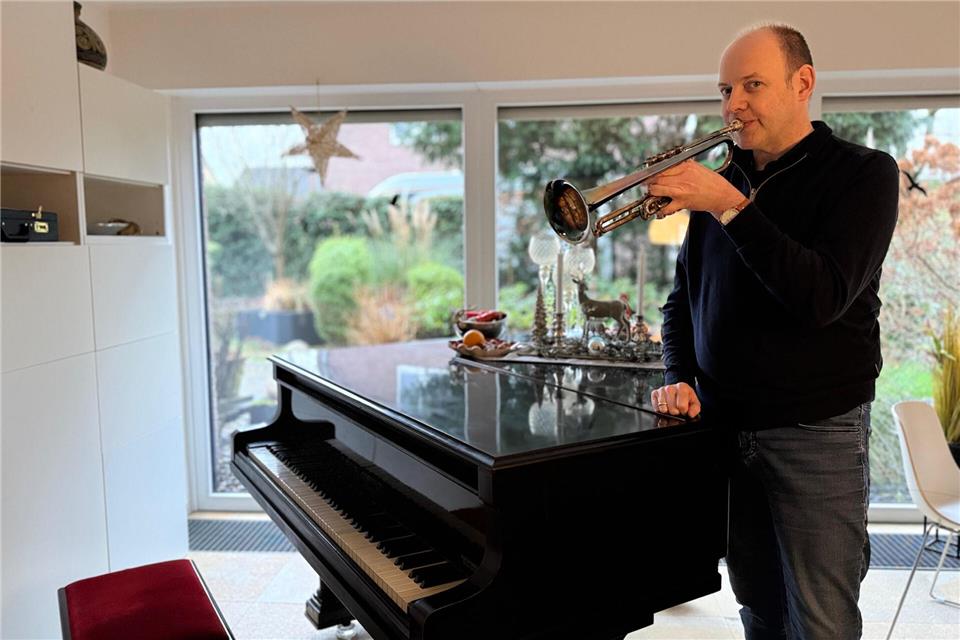 Bernd Brinker hat selbst Posaune studiert an der Folkwang-Universität in Essen. Dadurch hat er gute Kontakte zu verschiedenen Musikern.