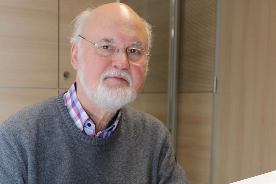 Bernd Schallert hat zwei Fotobücher erstellt, die die Arbeitswelt in Raesfeld zeigen.