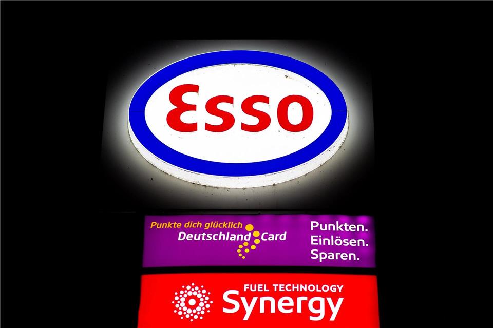 Bertelsmann will das Deutschland-Card Rabattprogramm einstellen, dessen Nutzerinnen und Nutzer unter anderem bei Esso Punkte sammeln können. (Archivbild)Hauke-Christian Dittrich/dpa