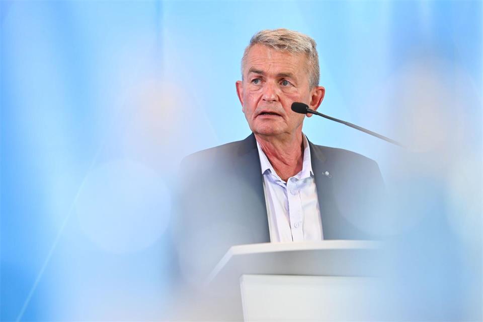 Bertram Brossardt sieht in der AfD eine Gefahr für die deutsche Wirtschaft. (Archivbild) Tobias Hase/dpa