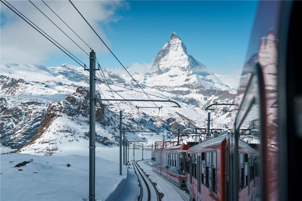 Berühmt für spektakuläre Blicke auf das Matterhorn: die Gornergratbahn in Zermatt.Andrè Meier/Schweiz Tourismus/dpa-tmn