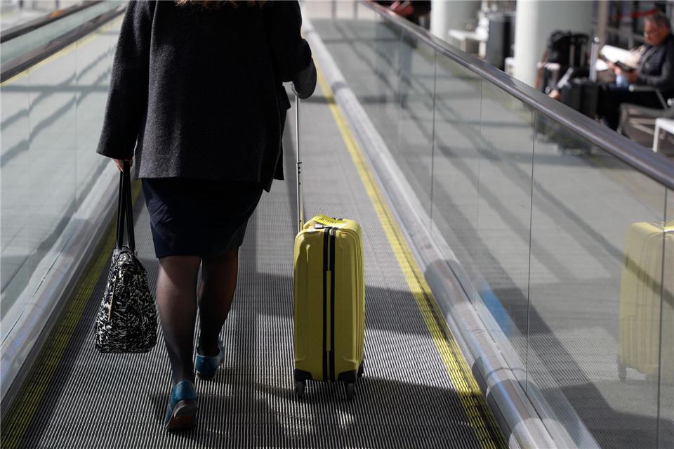 Beruflich viel unterwegs? Dann können Verpflegungspauschalen Ihren Aufwand ausgleichen. Für Auslandsreisen gelten ab sofort neue Sätze.picture alliance/dpa