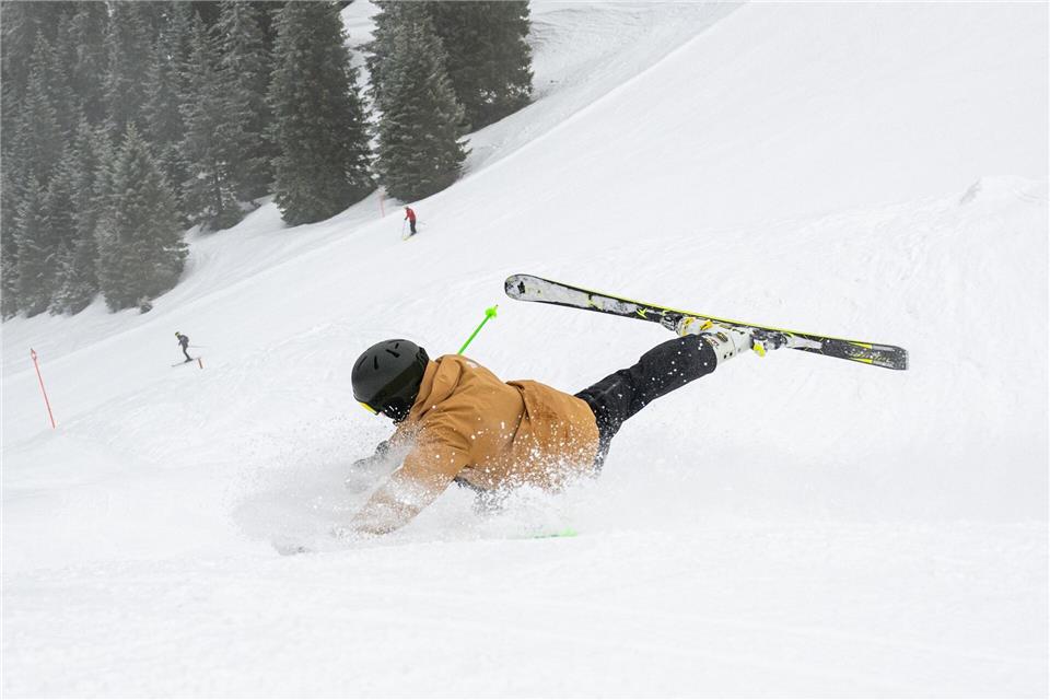 Berufsunfähigkeits- und Privathaftpflichtversicherung sind auch im Schnee wichtig: Sie bieten Schutz bei eigenen und fremden Schäden.picture alliance / dpa-tmn