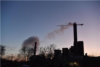 Beschädigt wurde eine Kabelbrücke, die zum Kraftwerk Lichterfelde führt.Paul Zinken/dpa