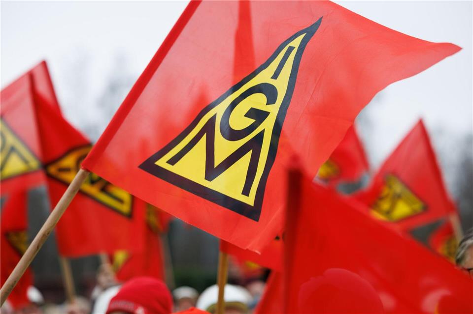Beschäftigte von Thyssenkrupp Automation Engineering in Hohenstein-Ernstthal und Chemnitz sorgen sich um die Zukunft ihrer Arbeitsplätze (Symbolbild)Friso Gentsch/dpa