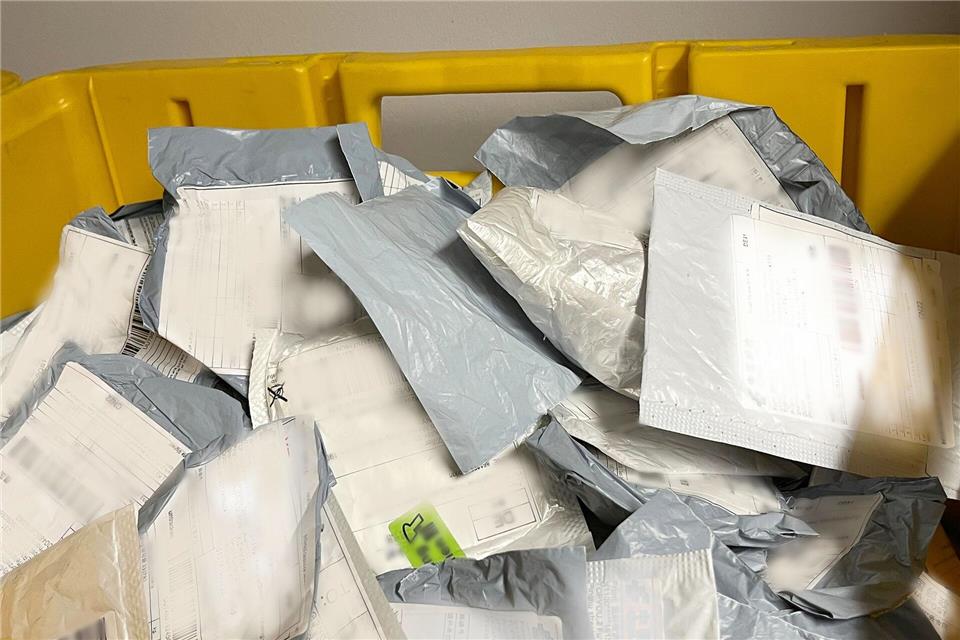 Saatgut im Briefkasten, aber nicht bestellt? Behörden warnen Beschlagnahmte Sendungen, in denen in vielen Fällen nicht bestelltes Saatgut verschickt wurde,K. Kaminski/Julius Kühn-Institut (JKI)/dpa