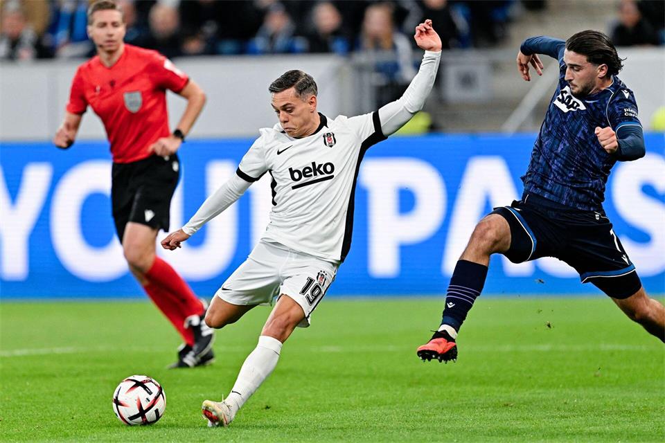 Besiktas-Ass Leandro Trossard zieht gegen Hoffenheim ab. Uwe Anspach/dpa