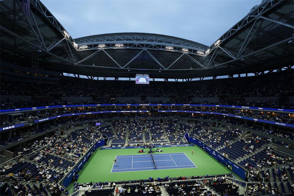 Besonders abends herrscht eine besondere Atmosphäre im Arthur Ashe Stadion. Adam Hunger/AP/dpa