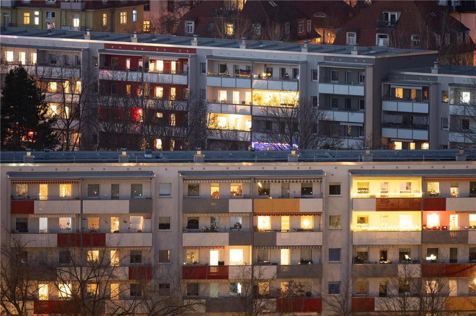 Besonders der Ausbau der Chipindustrie treibt den Bedarf an Wohnraum in Dresden nach oben. (Symbolbild)Sebastian Kahnert/dpa