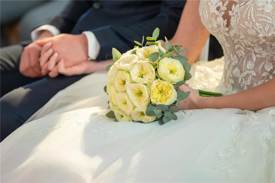 Besonders einige Termine sind im kommenden Jahr bei Hochzeitspaaren beliebt. (Symbolbild)Silas Stein/dpa