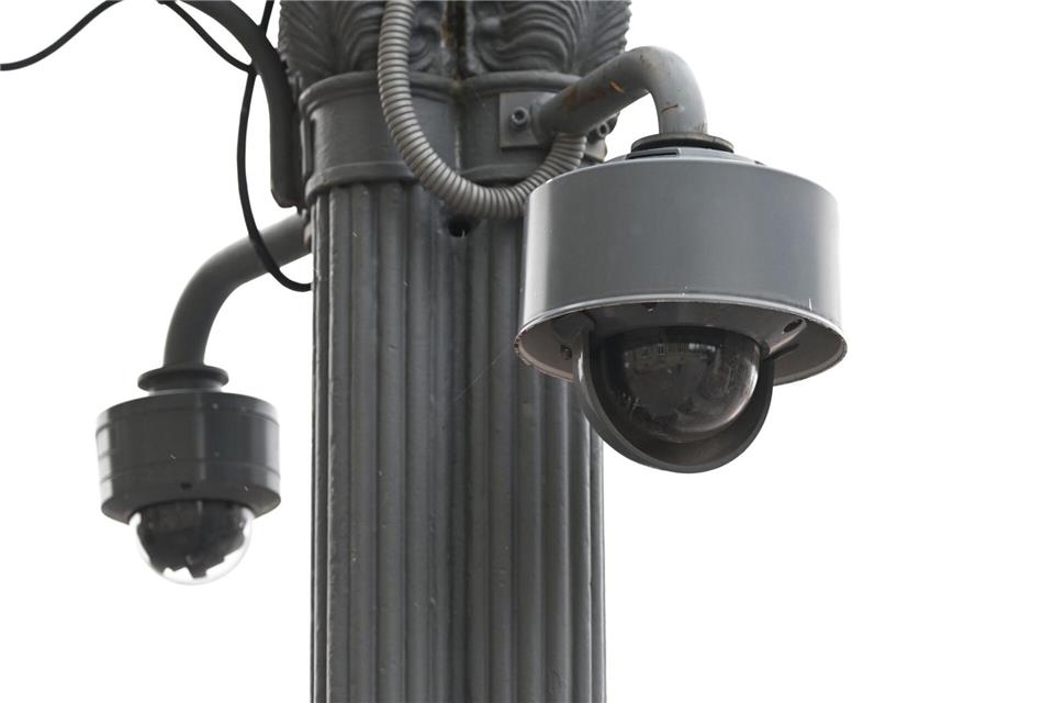 Besonders häufig ging es bei den Beschwerden und Pannen um Videoüberwachung.Bernd Weißbrod/dpa